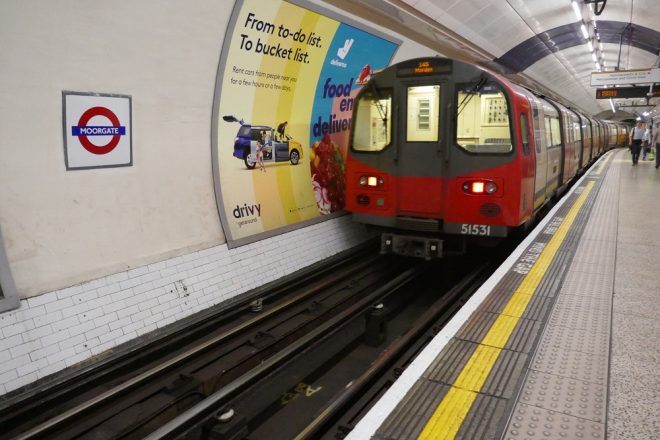 Das Bild von der U Bahn in London.