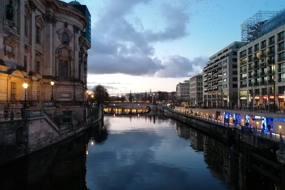 Abendstimmung an der Spree in Berlin.