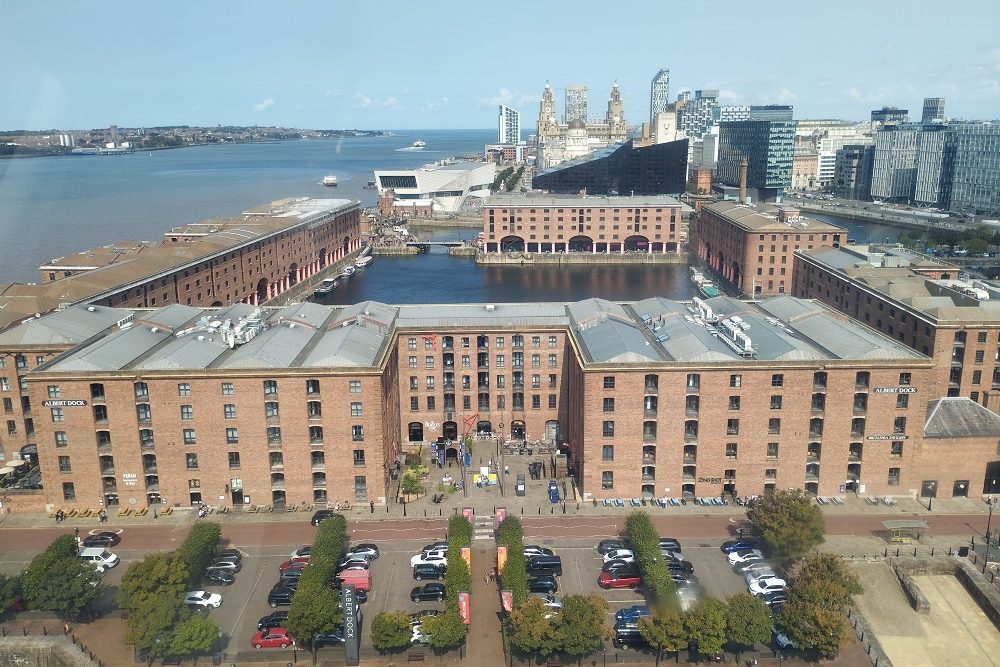 Blick auf die Albert Docks in Liverpool vom Riesenrad.